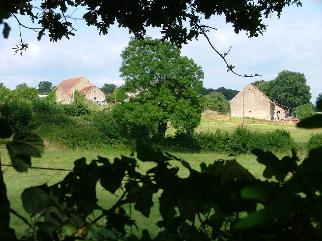 Domaine De La Madeleine Bed & Breakfast Ygrande Екстериор снимка