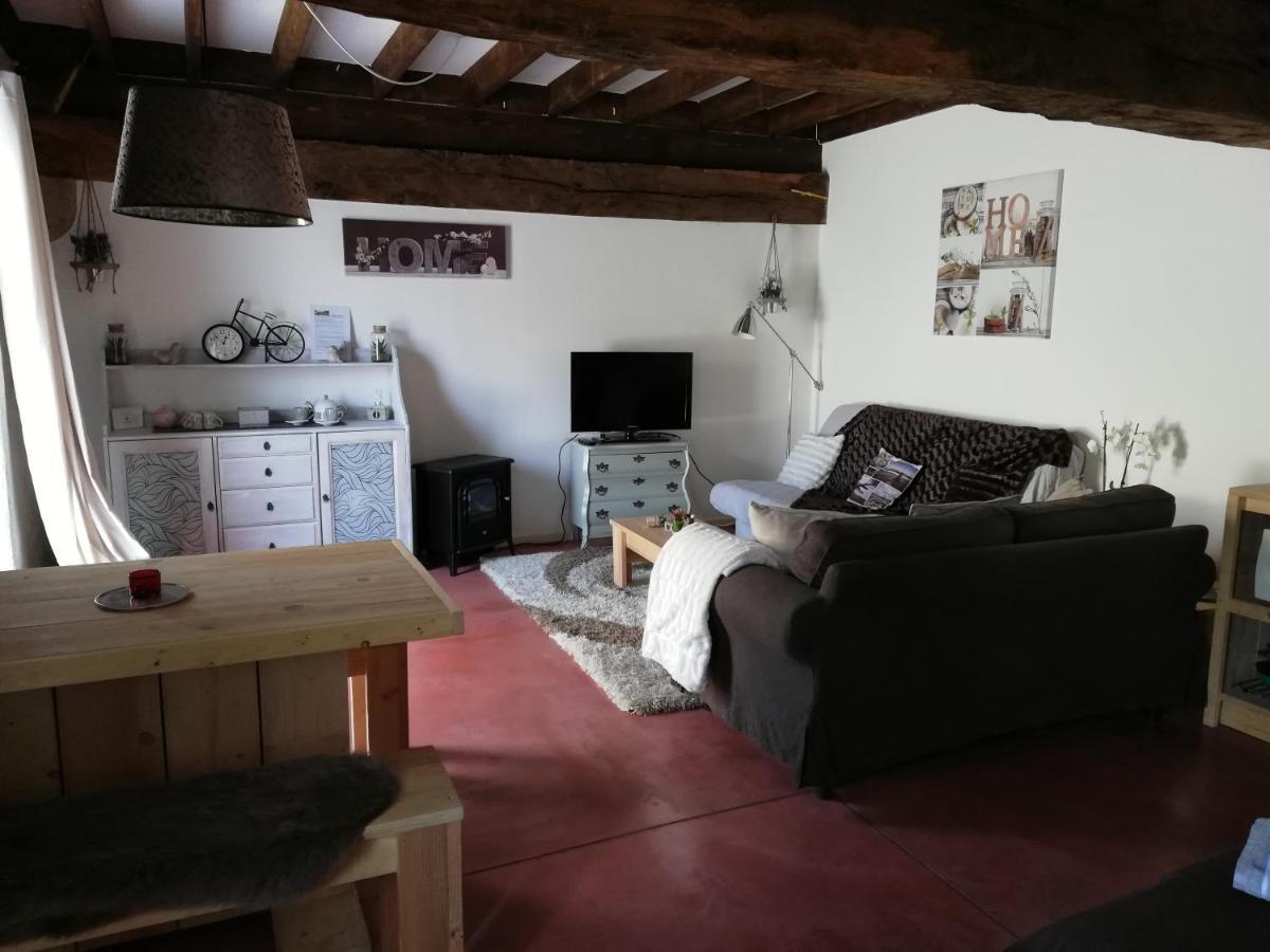 Domaine De La Madeleine Bed & Breakfast Ygrande Екстериор снимка