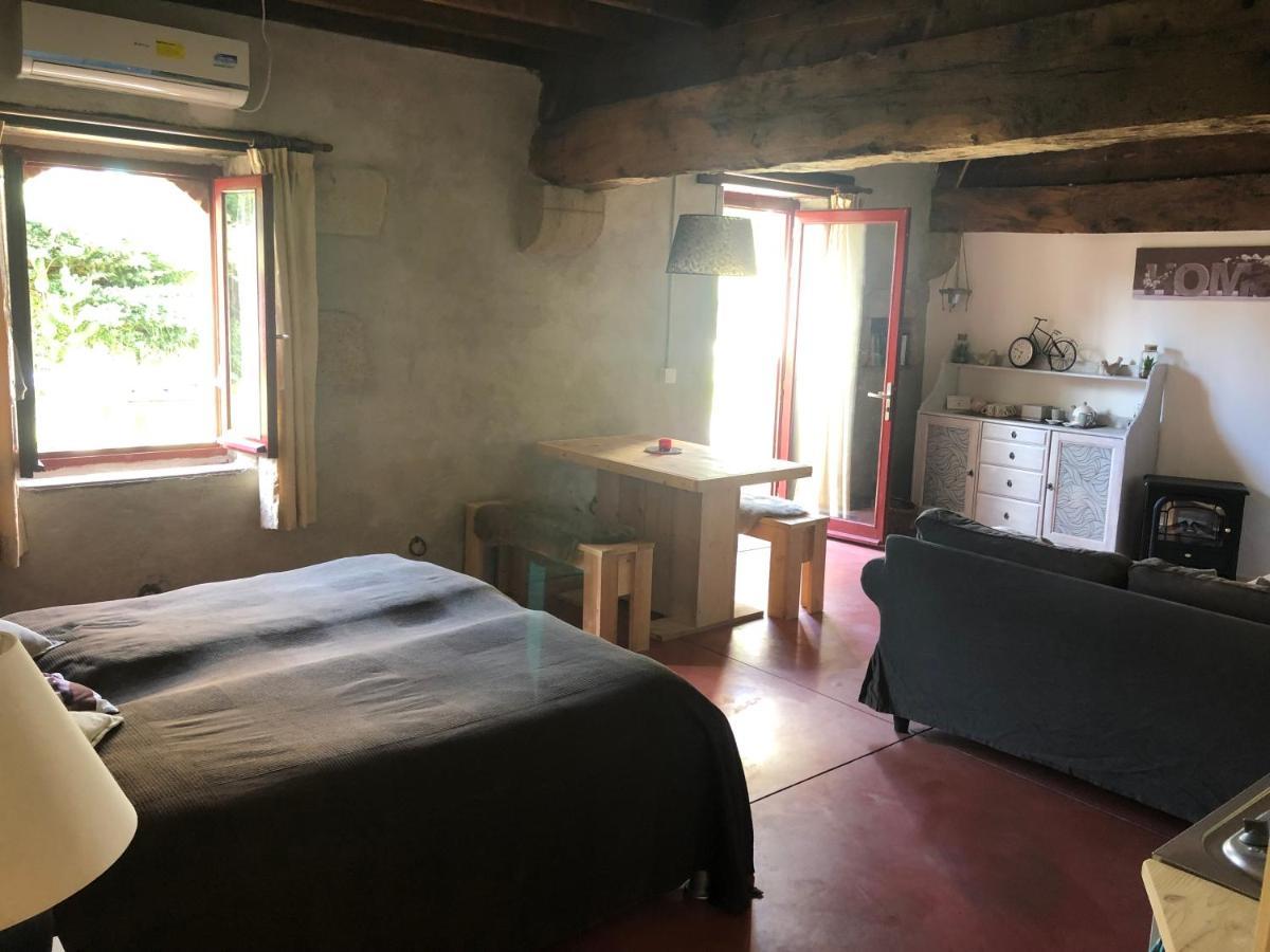 Domaine De La Madeleine Bed & Breakfast Ygrande Екстериор снимка