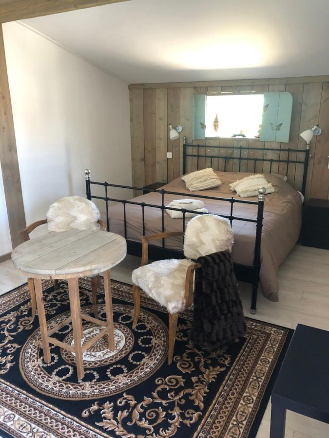 Domaine De La Madeleine Bed & Breakfast Ygrande Екстериор снимка