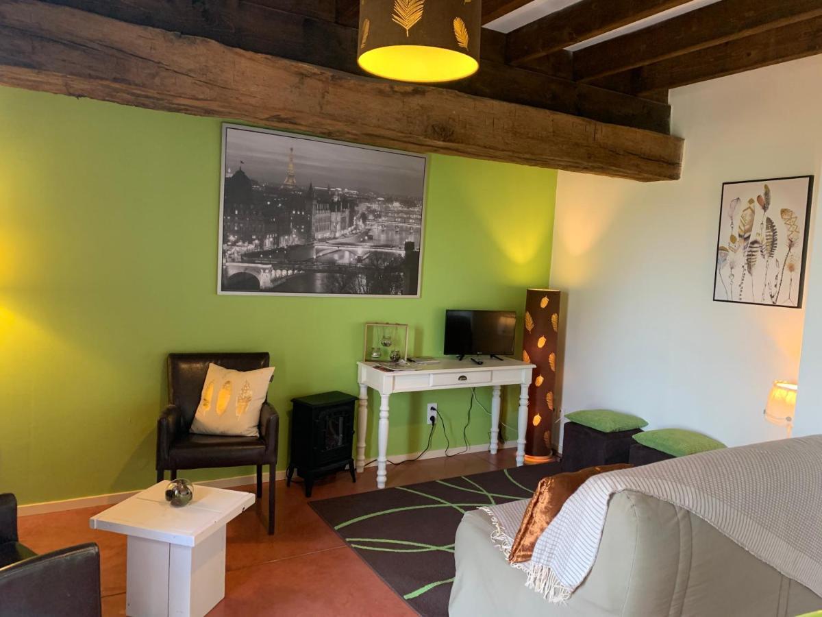 Domaine De La Madeleine Bed & Breakfast Ygrande Екстериор снимка