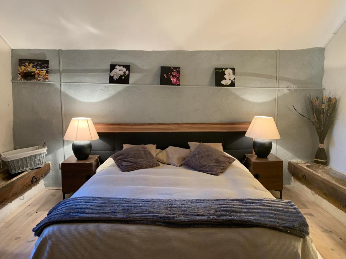 Domaine De La Madeleine Bed & Breakfast Ygrande Екстериор снимка