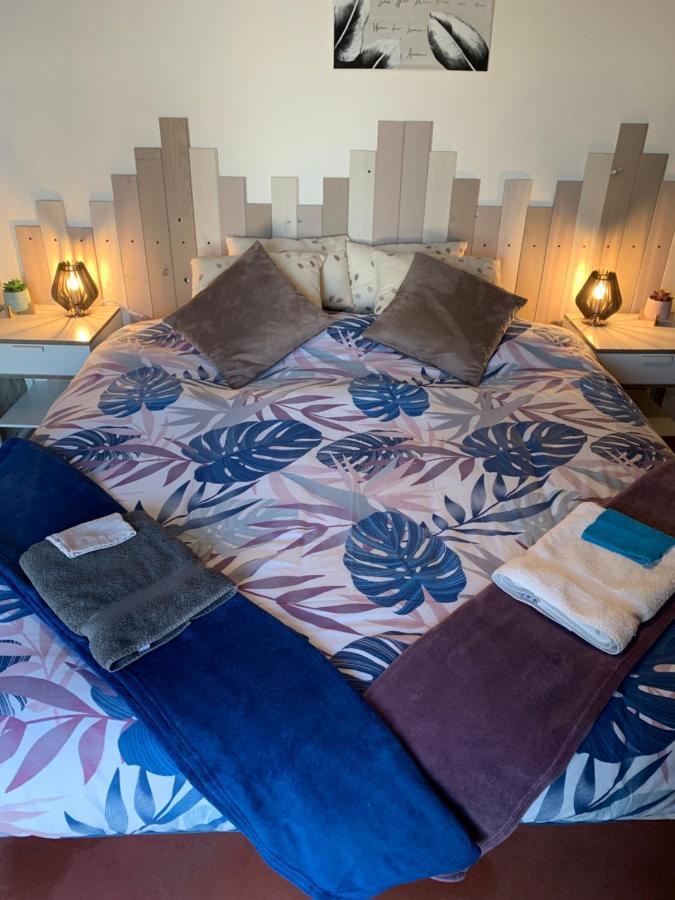 Domaine De La Madeleine Bed & Breakfast Ygrande Екстериор снимка