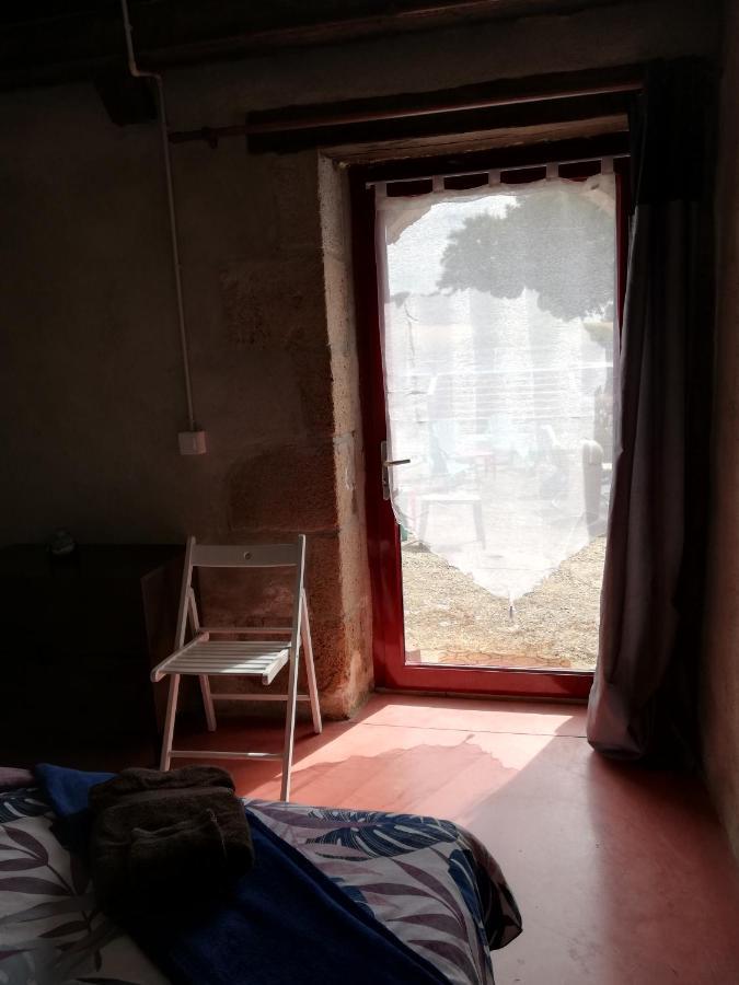 Domaine De La Madeleine Bed & Breakfast Ygrande Екстериор снимка